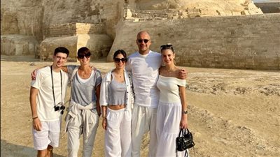 أسطورة تدريب كرة القدم العالمي الإسباني بيب جوارديولا وأسرته فى زيارة لمصر