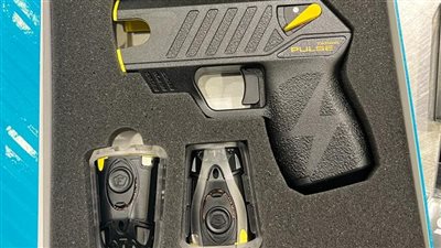 رجال الجمارك يحبطون عمليات تهريب خطيرة بمطار القاهرة (صور)