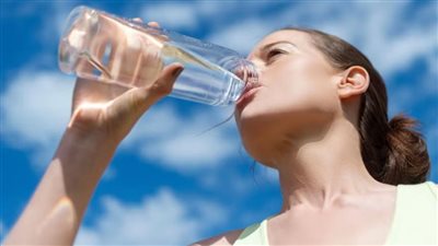 ماذا يحدث إذا لم تغسل زجاجة المياه الخاصة بك بشكل جيد؟