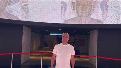 المدرب الإسباني بيب جوارديولا وأسرته في زيارة للمتحف القومي للحضارة المصرية