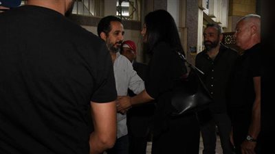 هشام ماجد ومي عمر وأشرف زكي في عزاء والد أروى جودة (صور)