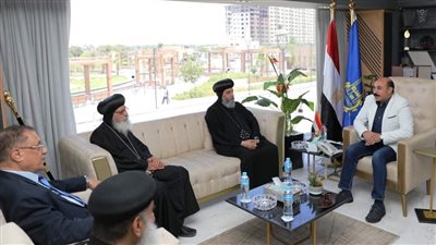 وفد الكنيسة الأرثوذكسية يهنئ محافظ أسوان بعيد الأضحى المبارك