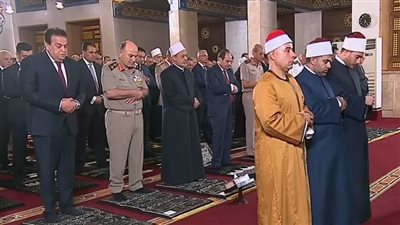 الرئيس السيسي يؤدي صلاة عيد الأضحى بمسجد القوات الجوية 