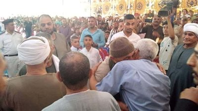فى أول أيام العيد.. تفاصيل إتمام جلسة صلح بين عائلتين بالمنيا
