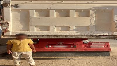 ثورة الحي الراقي.. سيارة نقل مطموسة تُشعل غضب سكان المعادي