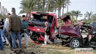 بينهم أطفال ونساء.. مصرع وإصابة 14 شخصًا في حادث انقلاب سيارة بالمنيا 