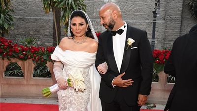 محمد رجب وإدوارد الأبرز.. نجوم الفن في حفل زفاف شقيقة فتحي عبد الوهاب (صور)