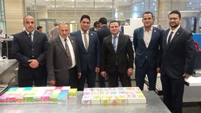 بالصور.. رجال الجمارك يحبطون محاولة تهريب خطيرة بمطار القاهرة 