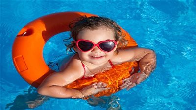 نصائح وإرشادات لتجنب غرق الأطفال في مياه البحر وحمامات السباحة