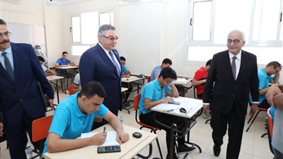 حجازي يتفقد لجان الثانوية العامة لـSTEM ويطمئن على امتحان مقاييس المفاهيم الجيولوجية والتطبيقية 
