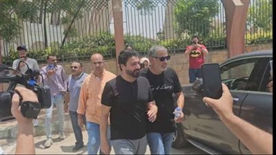 حزن وبكاء حميد الشاعري في جنازة علاء عبد الخالق (صور)