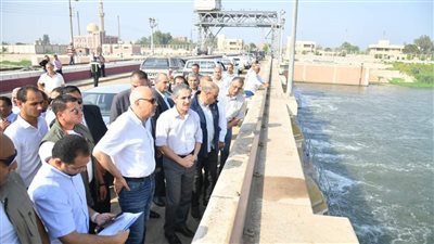 وزير الري ومحافظ الغربية يتفقدان قناطر دهتورة وعددا من الترع بزفتى وسمنود
