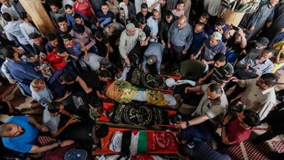 الفلسطينيون يشيعون جثامين شهداء العدوان الإسرائيلى على 