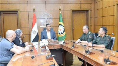 محافظ الدقهلية يلتقي وفد الكلية الفنية العسكرية لمتابعة التسجيل المشترك