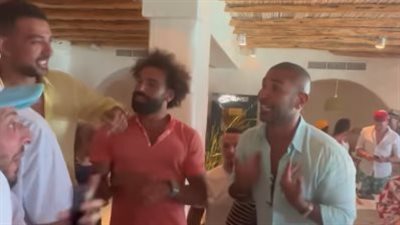 إيه اليوم الحلو ده.. أحمد سعد ومحمد صلاح في إجازة صيفية (فيديو)