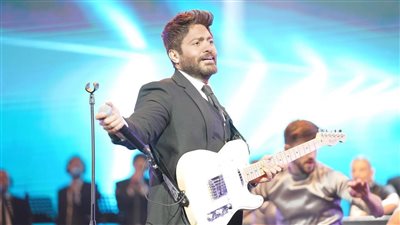 استقبال أسطوري لـ تامر حسني في بيروت (فيديو وصور)