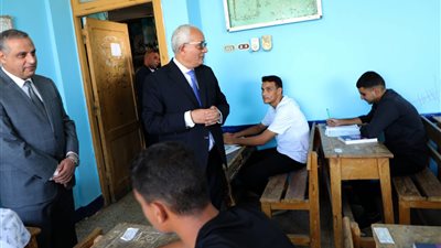 وزير التعليم يشيد بانتظام سير الامتحانات في سوهاج 