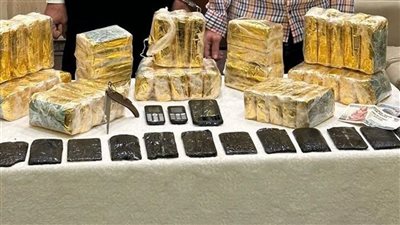 مفصول من الخدمة.. تفاصيل القبض على أمين شرطة بحوزته 42 طربة حشيش 