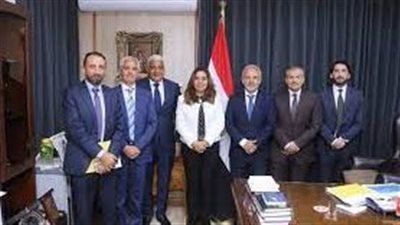 محافظ دمياط يبحث مع وفد شركة “eni” للبترول سبل تعزيز التعاون المشترك 