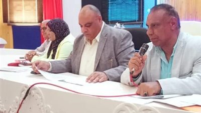 مدير تعليم الوادى الجديد يرأس لجنة تصفيات المشروع الوطني للقراءة بالداخلة.. صور 