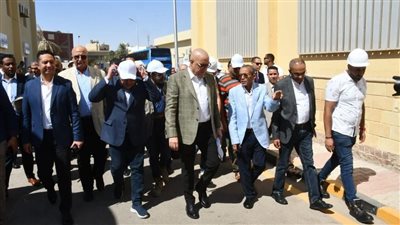 وزير الإسكان ومحافظ البحر الأحمر يتفقدان محطة اليسر لتحلية المياه بالغردقة
