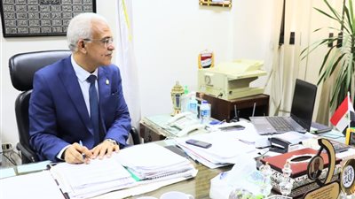 مدير تعليم القاهرة يتابع غرفة عمليات امتحانات الدور الثاني 