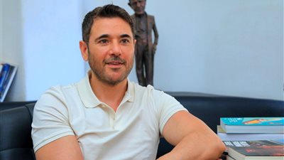 أحمد عز يقدم مسلسلا كوميديا من 10 حلقات عبر إحدى المنصات