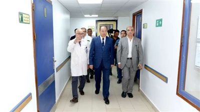 رئيس جامعة المنصورة يفتتح تجديدات جناح العناية المركزة بجراحة الكلى