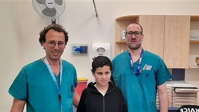 طبيب أمريكي يتمكن من إعادة رأس صبي لمكانها بعد انفصالها عن الجسد!