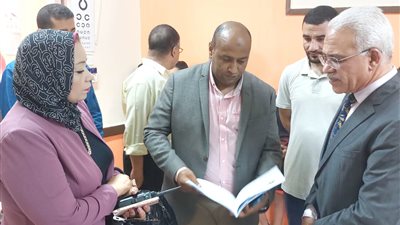 بالصور.. مدير تعليم القاهرة يتفقد لجان الدور الثاني والكشف الطبى للطلاب الجدد
