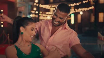 في أجواء استعراضية مبهجة.. أحمد سعد وروبي يرقصان على 