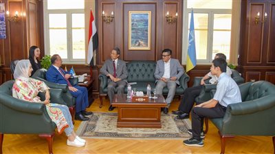 محافظ الاسكندرية يستقبل قنصل الصين بمكتبه لبحث التعاون بين البلدين 