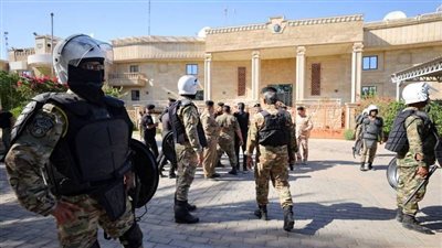 متظاهرون يقتحمون سفارة السويد ببغداد احتجاجا على حرق المصحف