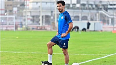 الجهاز الفني للزمالك يدرس الاعتماد علي عمر جابر في وسط الملعب 