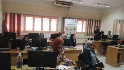وزارة العمل تنظم دورة تدريبية على التسويق الإلكتروني بسوهاج