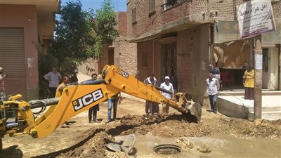 إصلاحات بخط مياه في سمالوط وغرفة صرف ببني مزار