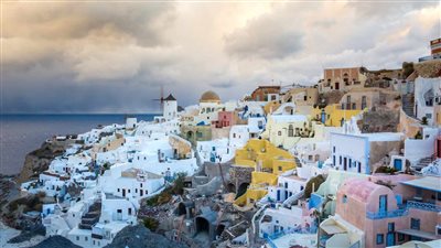 موت بضربة شمس وحرائق بالجزر.. ماذا فعلت موجات الحرة الشديدة باليونان