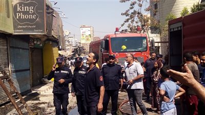 النيابة تعاين حريق باكيات الباعة في ميدان المؤسسة بشبرا الخيمة (صور)
