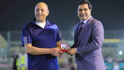 وزير الطيران المدني ورئيس اتحاد الميني فوتبول يتوجان إيروسبورت بدرع الدوري