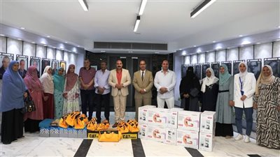 محافظ أسوان يوزع الجوائز العينية وشهادات التقدير لـ25 من أوائل الخريجين