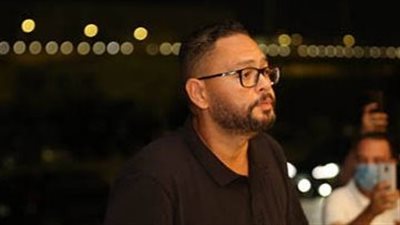 حنان مطاوع وأحمد رزق في عزاء والد مي كساب (صور)