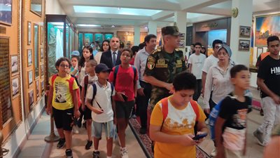 بالصور.. زيارة طلبة تعليم القاهرة لقيادة قوات المظلات