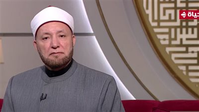 متصلة لـ أمين الفتوى: «بصلي إمام خلف أولادي الذكور.. هل صلاتي صحيحة؟» 