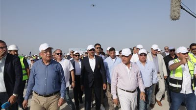 وزير النقل يشهد مراسم تسليم أولى محطات مشروع تطوير ميناء السخنة