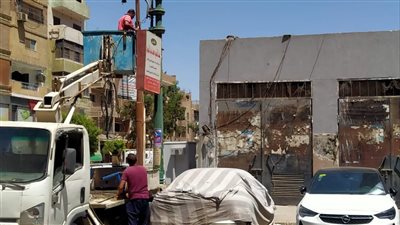 حملات مكثفة لفصل الإعلانات المضيئة والتأكد من التزام المحال التجارية بالمنيا