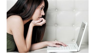 محاكمة شاب بالإسكندرية هدد فتاة بصور بعد حب سنتين