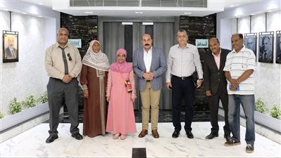 محافظ أسوان يكرم 