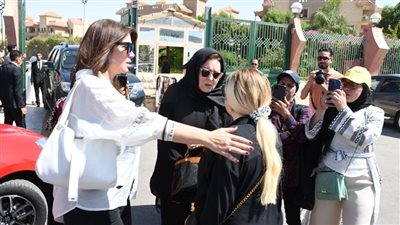 حسن أبو الروس ومها أحمد ولقاء سويدان في جنازة نجل حسن يوسف (صور)