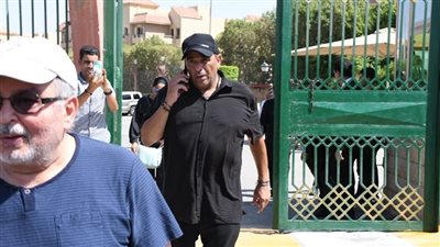 محمد فؤاد أول الحضور في جنازة عبد الله حسن يوسف (صور)