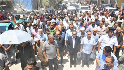 محافظ الغربية يشهد الجنازة العسكرية ويقدم واجب العزاء لأسر شهداء العريش